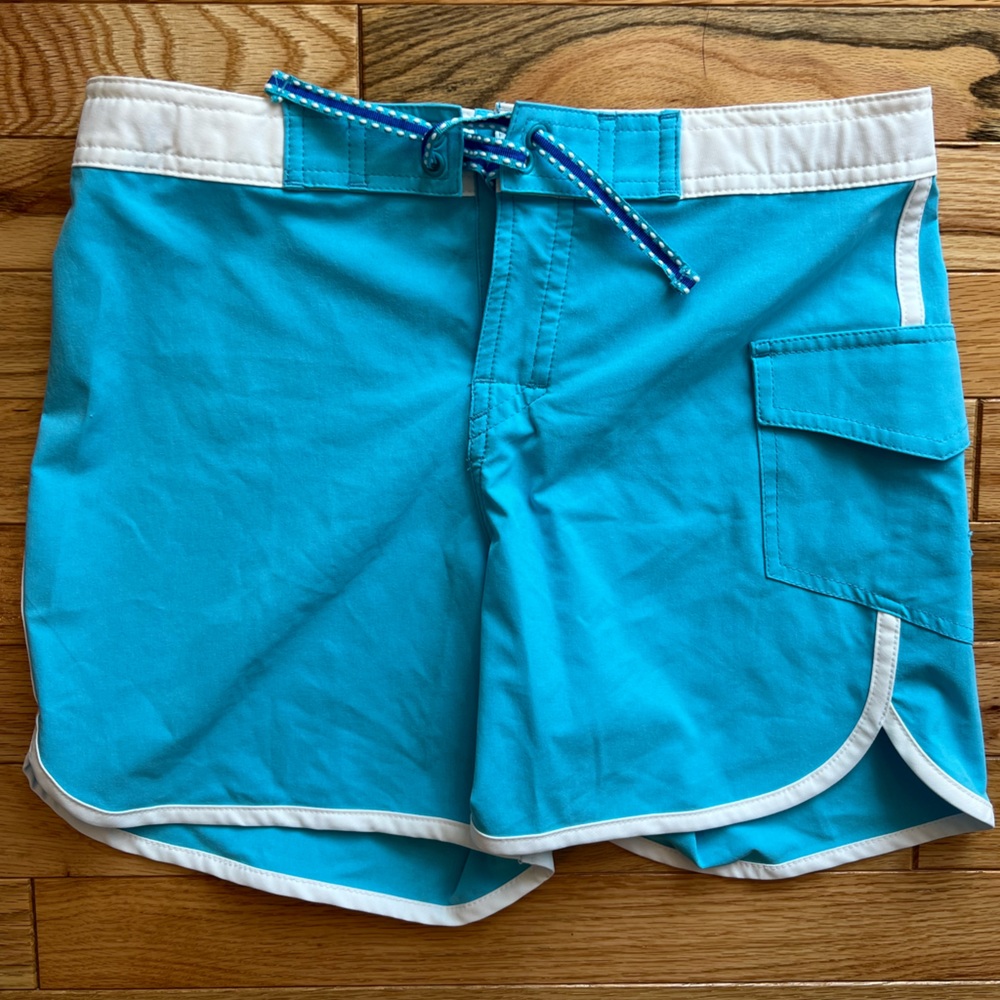 Lands’ End Girls Board/swim shorts, size 14. Never been worn.